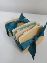 Load image into Gallery viewer, Sample Ends Resiste, Confía, Sonríe