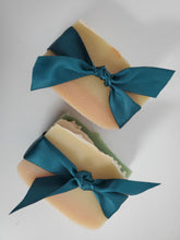 Load image into Gallery viewer, Sample Ends Resiste, Confía, Sonríe